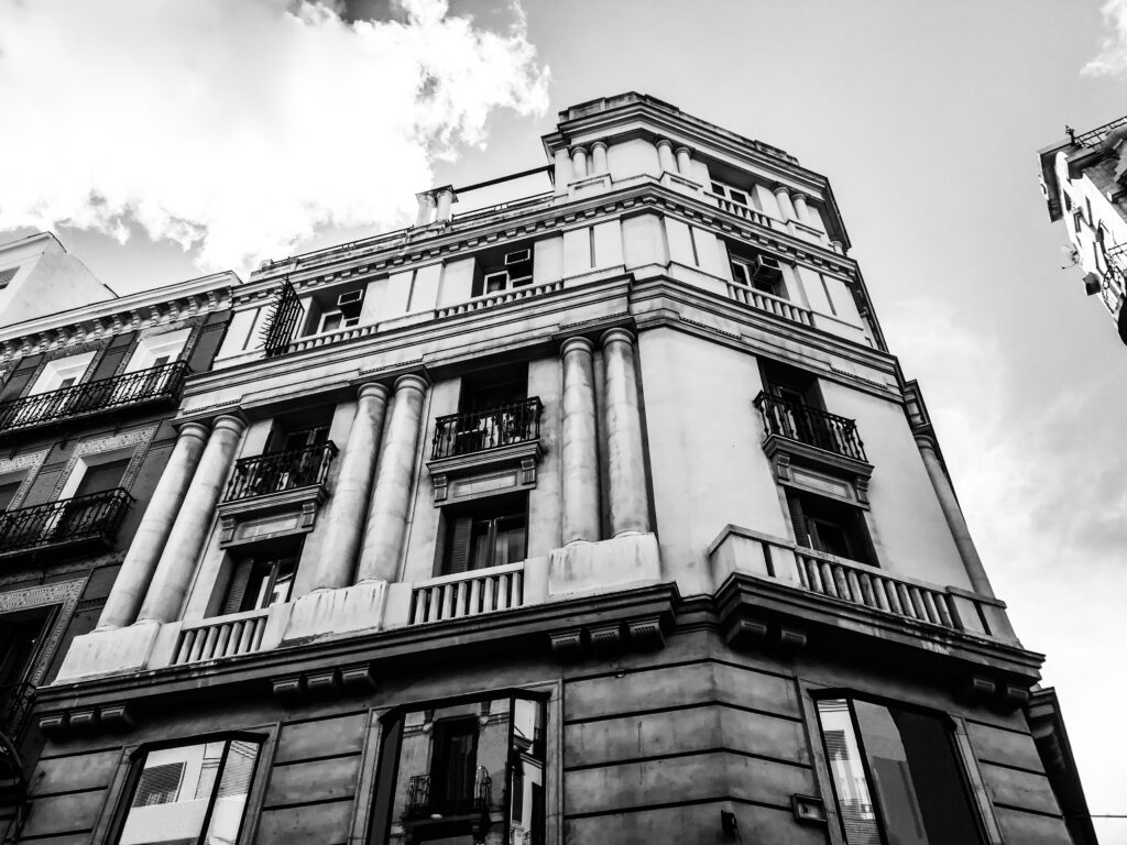 Edificio de viviendas Calle Virgen de los Peligros de Madrid. Tecmelec